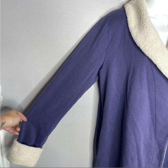 VICTORIA'S SECRET Purple Sherpa Robe - Picture 3 of 8